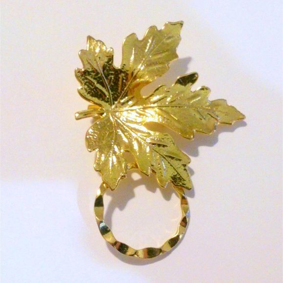 Vintage Gold Tone Maple Leaf Eyeglass Holder Brooch - Picture 1 of 3